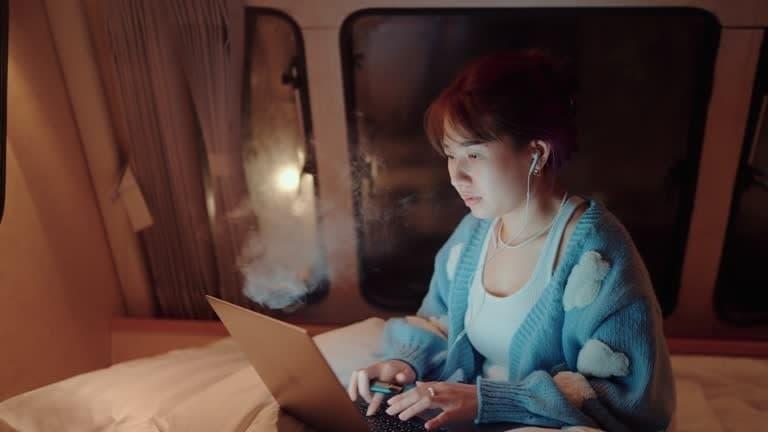 Poker online players face new threats as the dangers of electronic cigarettes rise among young adults