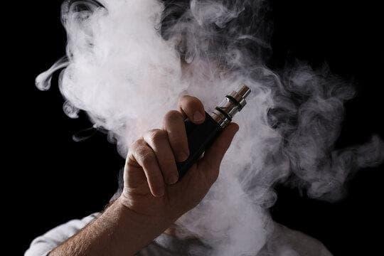 E-cigareta safety guide – does cigarette smoke damage electronics and how to shield your gadgets