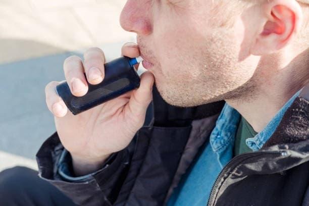 e-cigarettes buying guide and expert tips to find the best brand of electronic cigarette for flavor battery life and value