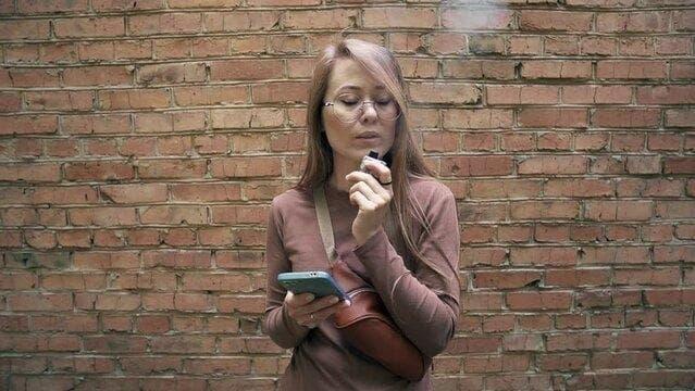 Top Vape Shop Picks and a Hands on electronic cigarette video Review to Find Your Perfect Kit