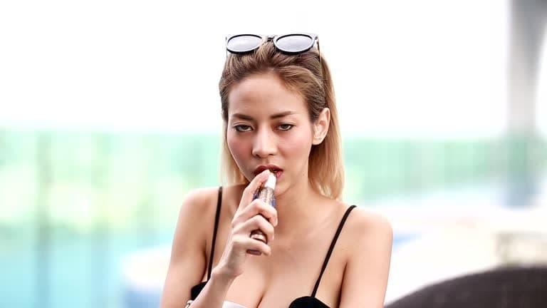 Master poker hand strategy and choose the best e cigarette sans nicotine for clear focus during play