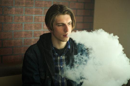Are e cigarettes less harmful than cigarettes and what e-cigarette risks should smokers know today